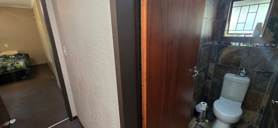 5 Bedroom Property for Sale in Wilkoppies North West